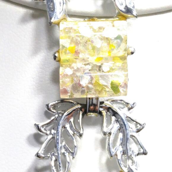 Vintage Lucite Confetti Necklace Bracelet Set, Silver Tone Leaves, 1960s Jewelry - Picture 3 of 10